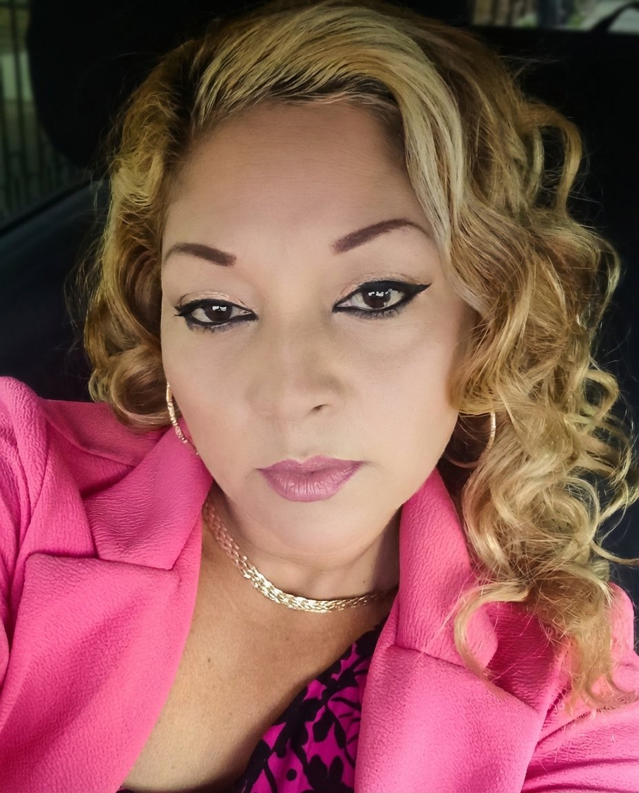 Gabriela Sierra, Fundadora
